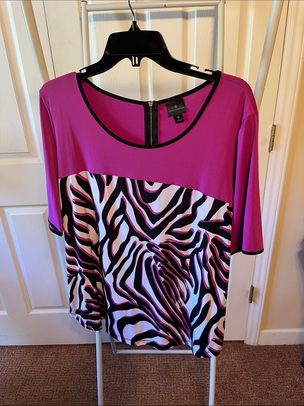 Worthington Fuchsia Zebra-Print Scoop Neck Tunic PTP 24” L 26” W/ Zipper